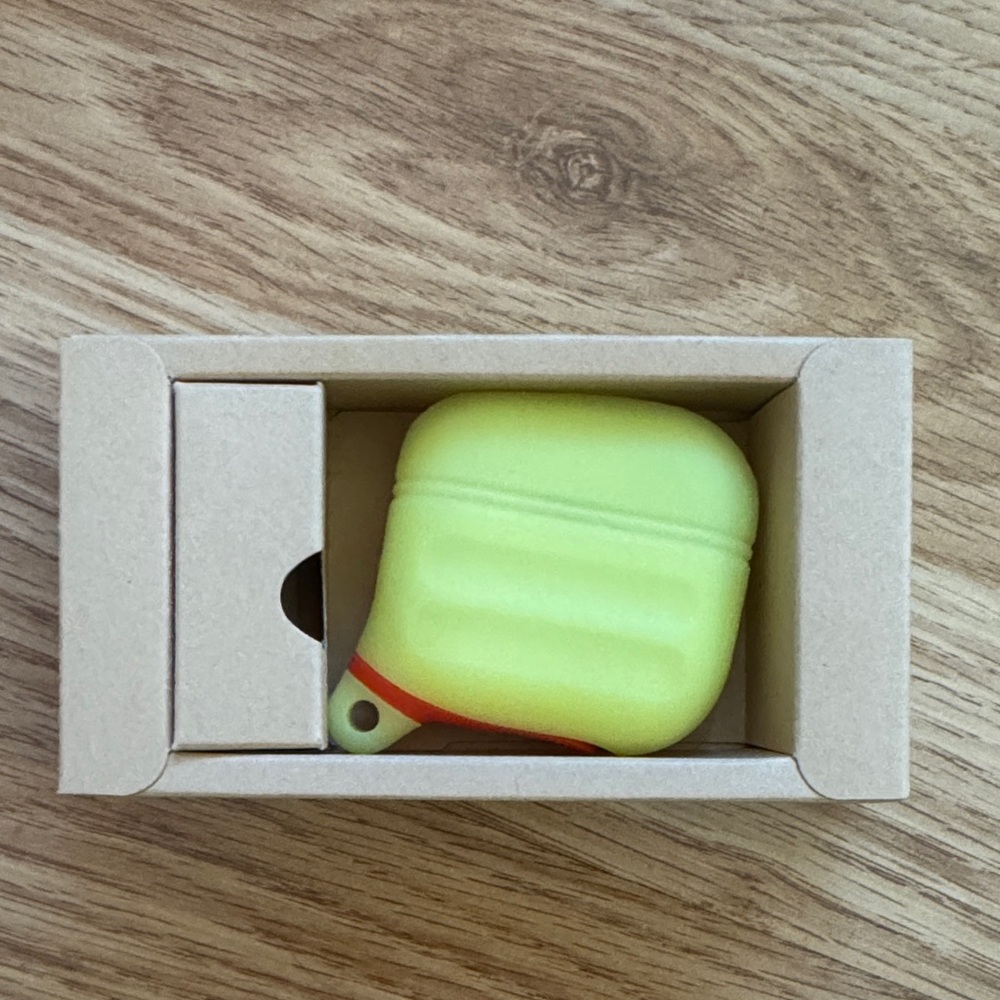 Neon Silicone Apple AirPod 4 Case ✨ - Picture 5 of 5